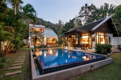 Luxury BeachFront Villa Emerald