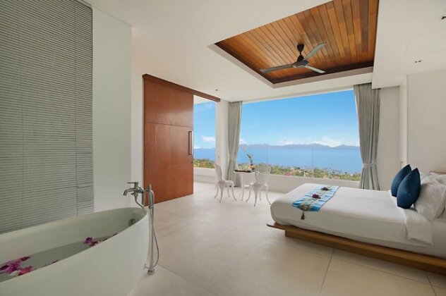The Blue View - Photo3