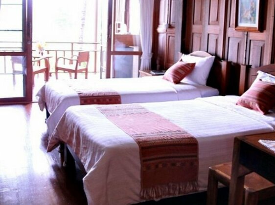River Bank Resort - Photo4