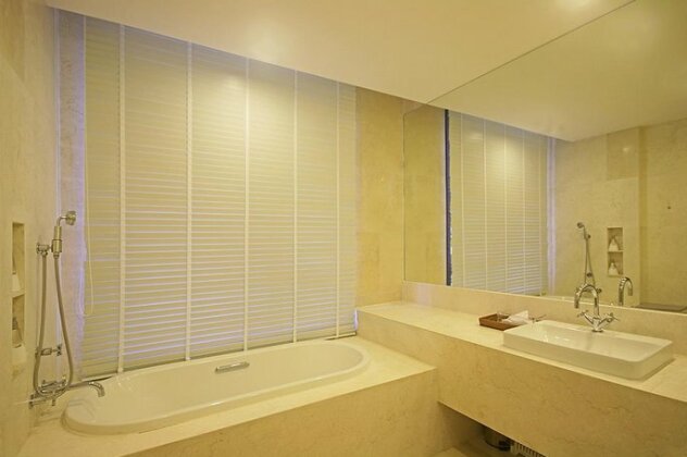 Luxury Oceanfront_pool access apartment - Photo5
