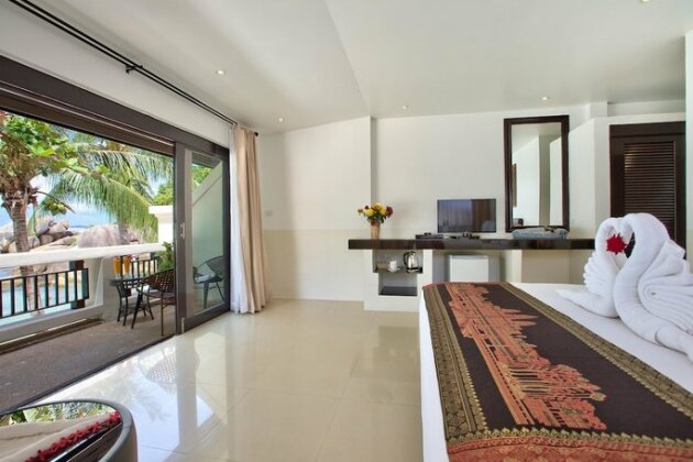 Crystal Bay Beach Resort - Photo5