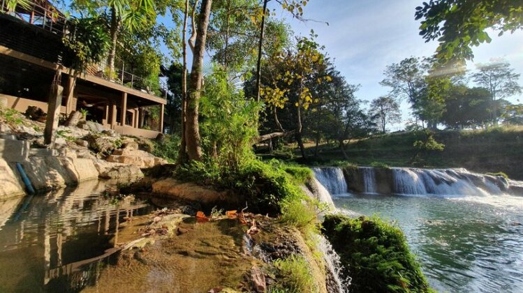 The Waterfall Muak Lek