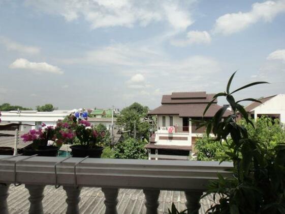 Red Hibiscus Guesthouse - Photo2