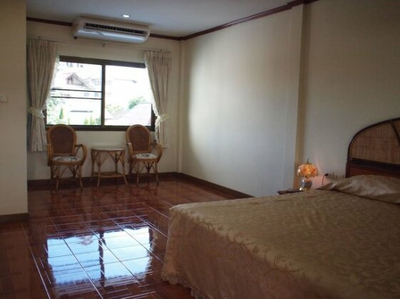 Roongruang Hotel Chiang Mai - Photo2