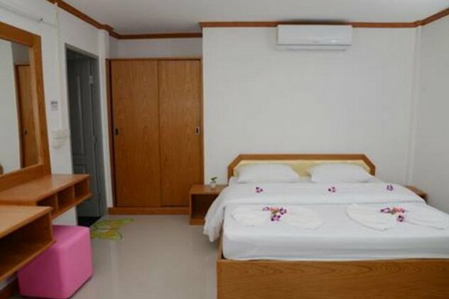 Hotel Supree by Mumsabai - Photo4