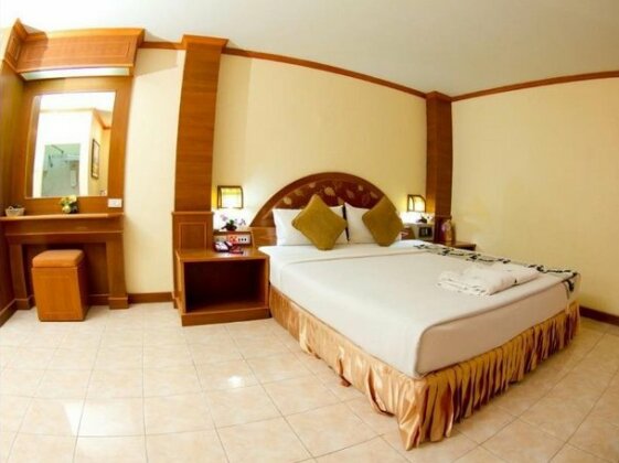Baankuer Place and Spa - Photo4
