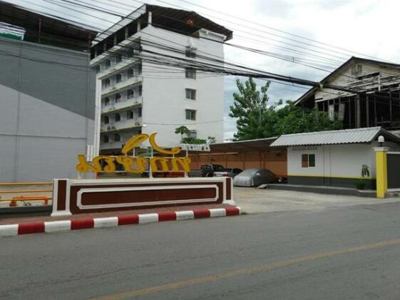 Thaksin Hotel