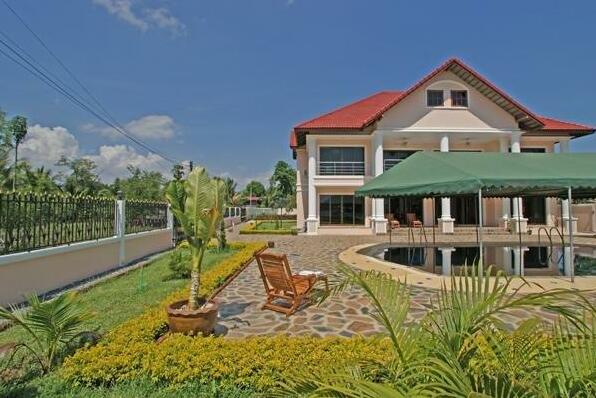 Large Beautiful House by a Lake in Chaiyaphum - Photo2