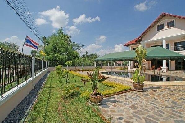Large Beautiful House by a Lake in Chaiyaphum - Photo5