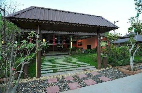 Park & Pool Resort - Photo2