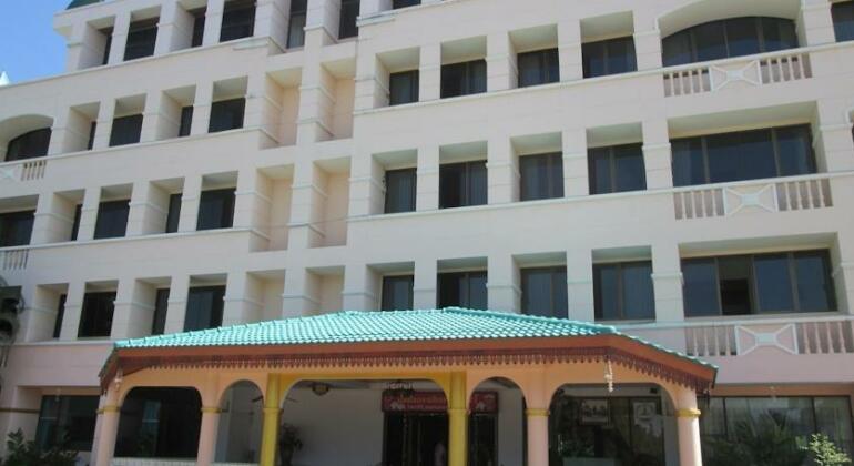 Royal Jommanee Hotel