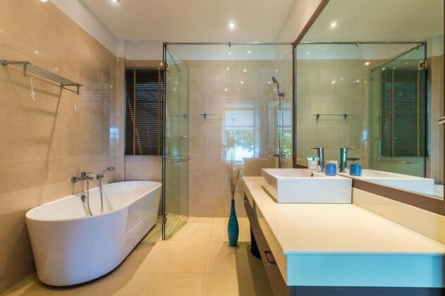 Beachfront Ao Yon villa by Lofty - Photo5