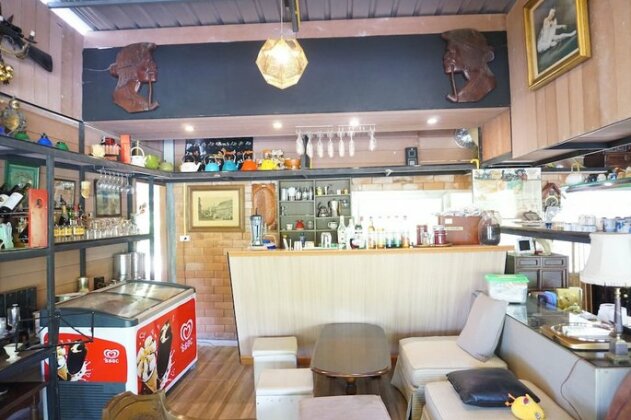 Na Thammachart Hotel - Photo2