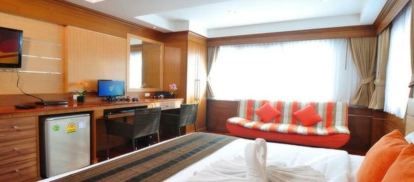 Indigo Patong Hotel - Photo2
