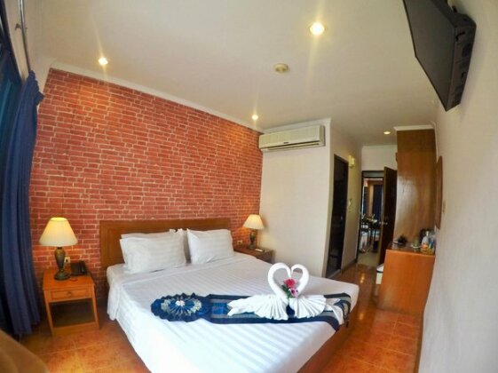 Open 3 bedroom apartment center of Patong Beach d - Photo3