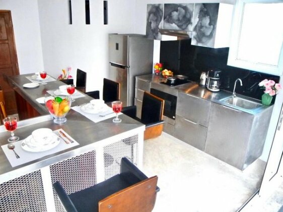 Patong Apartment - Thai Style Duplex Apartment near Beach - Photo4