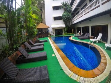 Pool view 5 bedroom apt center of Patong Beach 5c