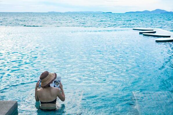 Ananya Beachfront Condominium - Photo5