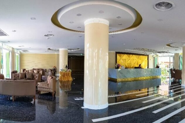 Crystal luxury Hotel - Photo2