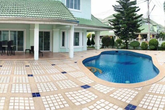 House with swimming pool Pattaya