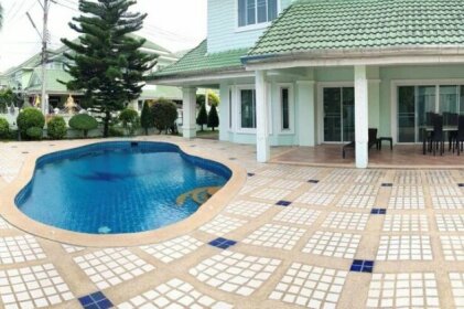 House with swimming pool Pattaya