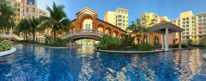 Pool Access @Venetian Signature Pattaya C110