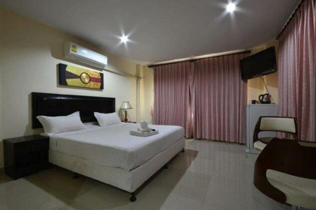 Royal Q&D Suites Hotel - Photo3