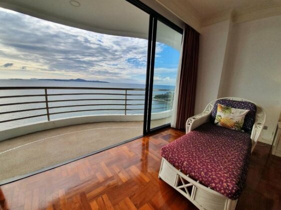 Spacious Room with Ocean & City View - Photo4
