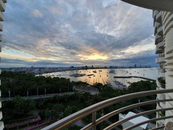 Spacious Room with Ocean & City View - Photo5