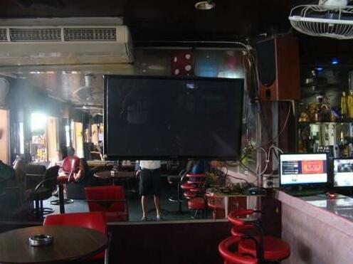 Tornado Bar And Guesthouse - Photo2