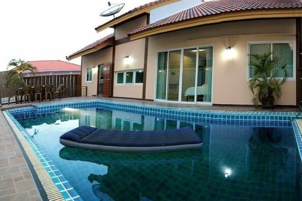 Villa Sawasdee 5 Bedrooms in pattaya - Photo2