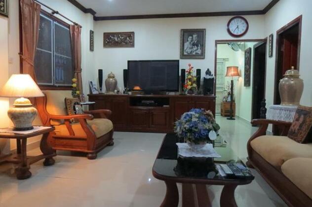 AEY Bed & Breakfast - Photo2