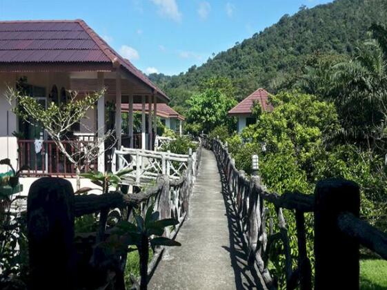 Khao Sok Jungle Huts Resort - Photo2