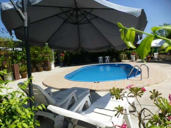 Private 2 bedroom villa with Swimming pool Tropical gardens Fast Wifi smart Tv