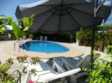 Private 2 bedroom villa with Swimming pool Tropical gardens Fast Wifi smart Tv
