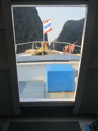 Maya Bay Sleepaboard Resort - Photo2