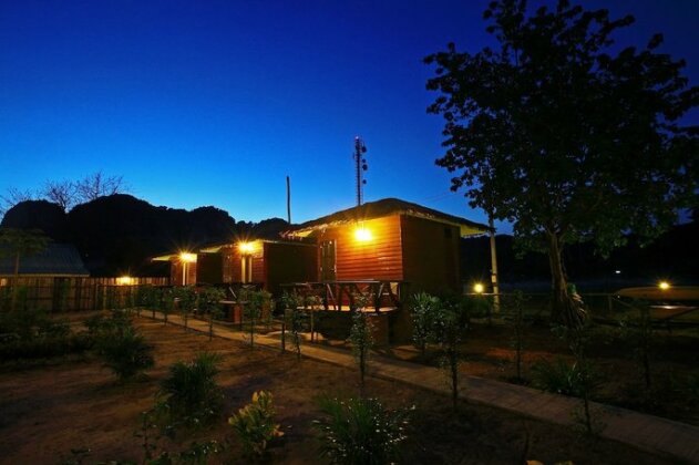 PP Red Tuna Hut