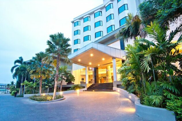 The Grand Riverside Hotel - Photo2
