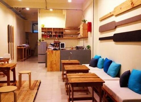 2w Cafe & Hostel - Photo4