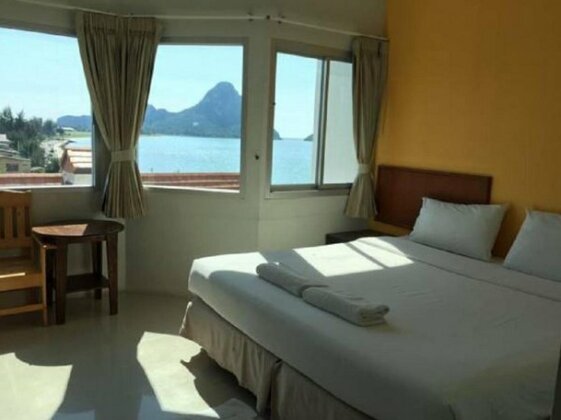 Prachuap Beach Hotel - Photo2