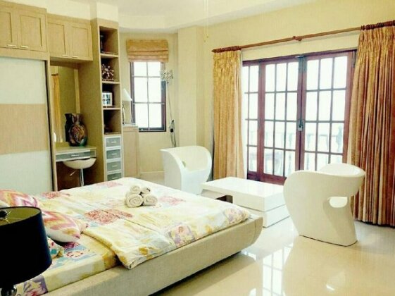 Town House by the Sea - Photo2