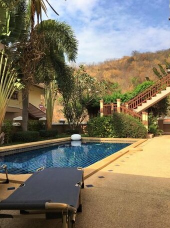 Large villa with private pool in quiet area - Photo3
