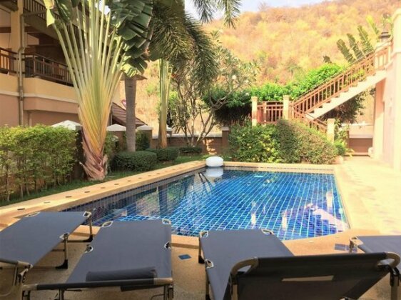 Large villa with private pool in quiet area - Photo5