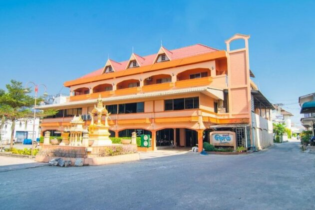 OYO Phasuk Hotel
