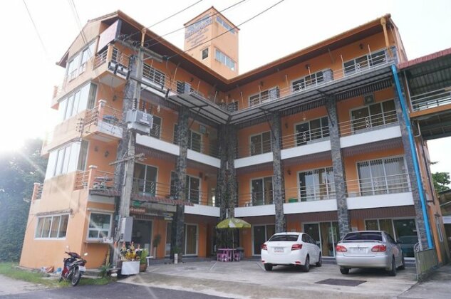 B and B Hotel - Photo2