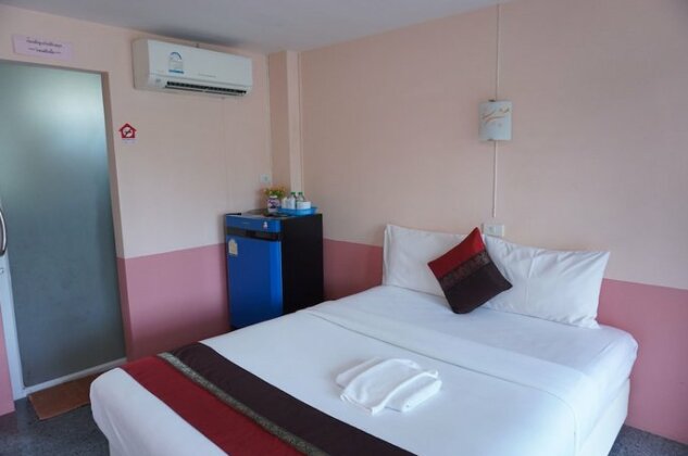 B and B Hotel - Photo4