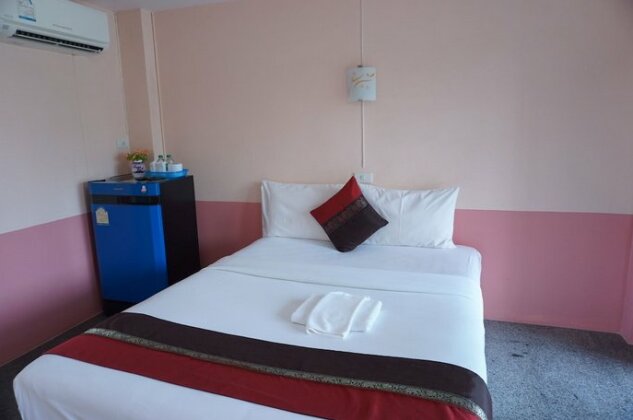 B and B Hotel - Photo5