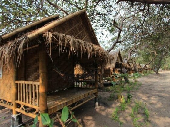 Phayam Garden Bungalow - Photo2