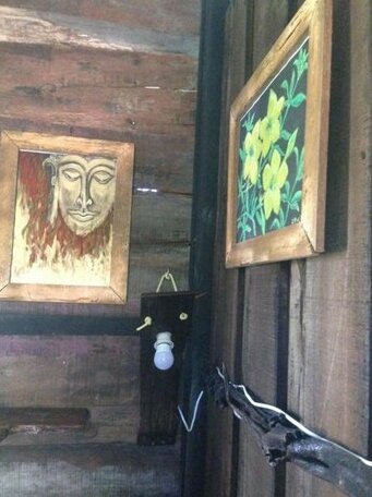 The Shadow House & Bar - Photo5