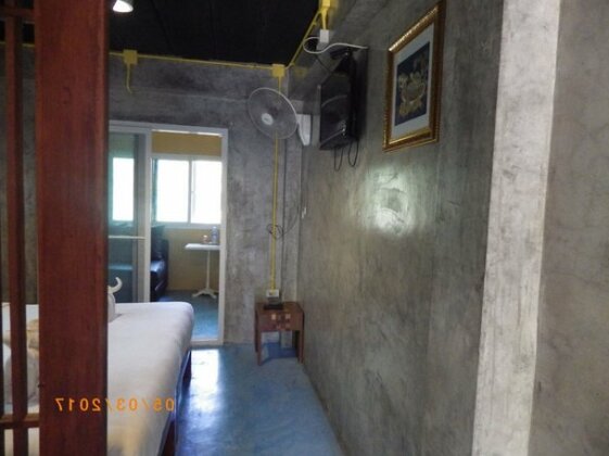 The Sun - Photo3
